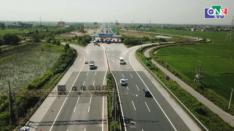 Lắp th&ecirc;m biển b&aacute;o tiến h&agrave;nh xử phạt lỗi kh&ocirc;ng giữ khoảng c&aacute;ch
