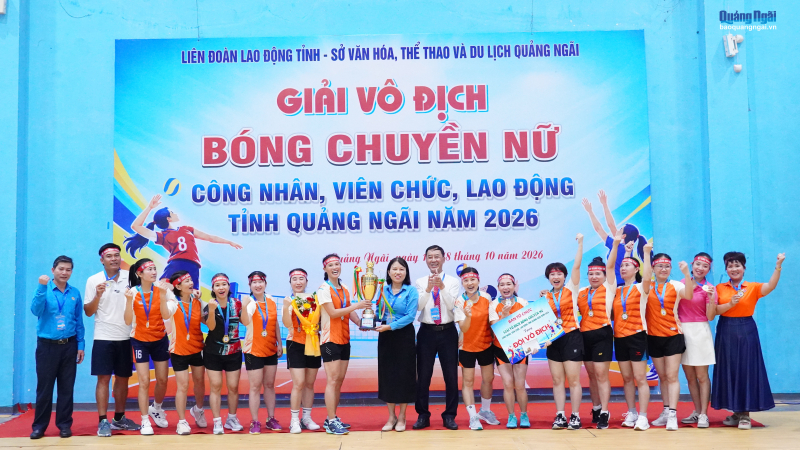 Trường Cao đẳng Kon Tum đoạt ng&ocirc;i v&ocirc; địch giải b&oacute;ng chuyền nữ