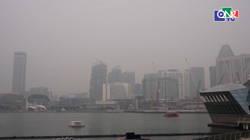 Singapore tăng cường ứng ph&oacute; kh&oacute;i m&ugrave; xuy&ecirc;n bi&ecirc;n giới 