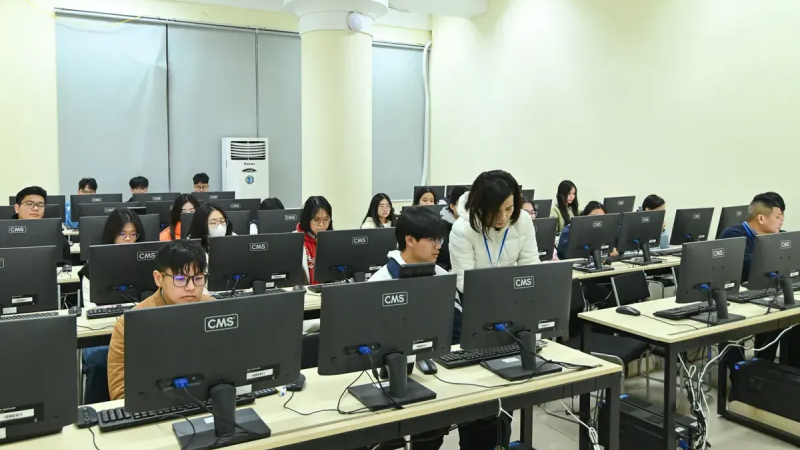 Học bạ số v&agrave; kiểm tra tr&ecirc;n m&aacute;y t&iacute;nh được đưa v&agrave;o quy định đ&aacute;nh gi&aacute; học sinh