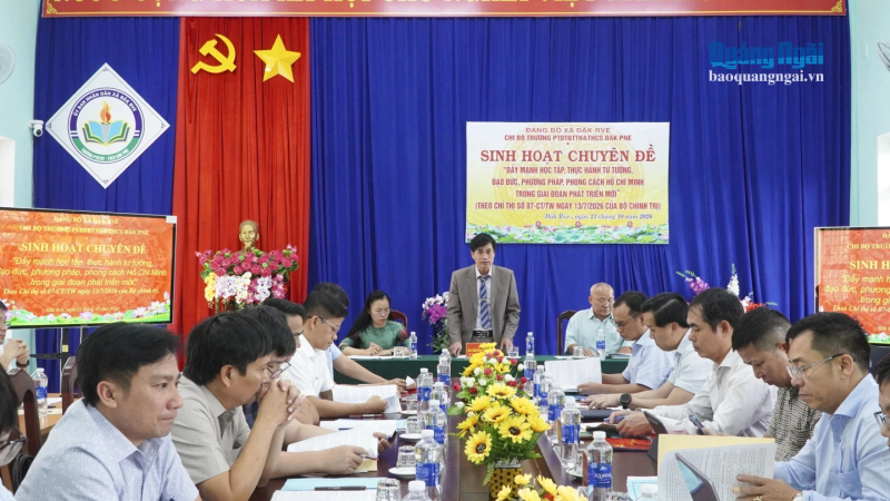 Ph&oacute; B&iacute; thư Thường trực Tỉnh ủy U Huấn dự sinh hoạt chuy&ecirc;n đề tại x&atilde; Đăk Rve