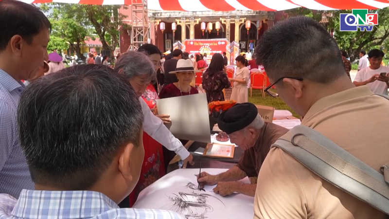 Li&ecirc;n hoan Thư ph&aacute;p Việt Nam lần thứ Nhất tại Kinh th&agrave;nh Huế
