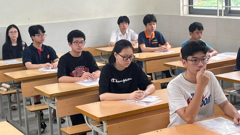 Đề xuất thi v&agrave;o lớp 10 với hai m&ocirc;n To&aacute;n v&agrave; Ngữ văn