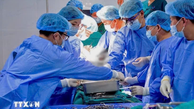 Bệnh viện Trung ương Huế lập kỷ lục bảo quản thận gh&eacute;p xuy&ecirc;n Việt 18 giờ