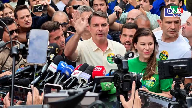 Brazil cấm Thượng nghị sĩ Fl&aacute;vio Bolsonaro xuất cảnh&nbsp;