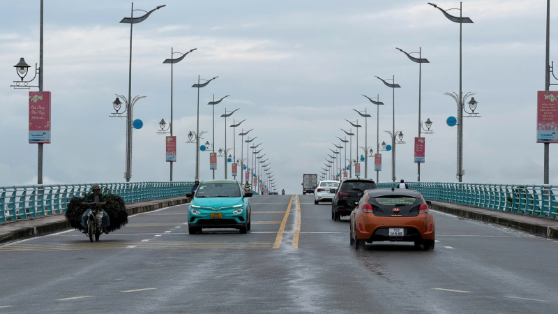 Đề xuất điều chỉnh giao th&ocirc;ng tại n&uacute;t giao đầu cầu Thạch B&iacute;ch 