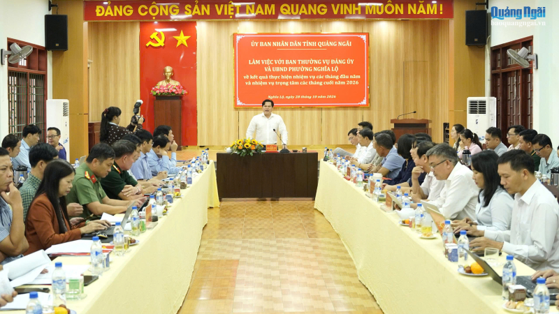 Ph&oacute; Chủ tịch UBND tỉnh Trần Phước Hiền l&agrave;m việc với phường Nghĩa Lộ