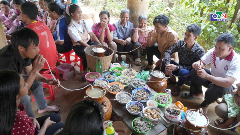 Người Xơ Đăng vui đ&oacute;n l&uacute;a mới