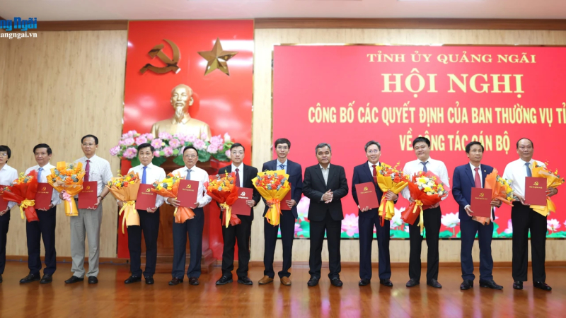 C&ocirc;ng bố Quyết định của Ban Thường vụ Tỉnh ủy về c&ocirc;ng t&aacute;c c&aacute;n bộ