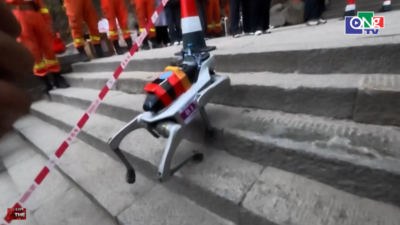 Robot sẵn s&agrave;ng tranh t&agrave;i tốc độ trong cuộc đua leo n&uacute;i Th&aacute;i Sơn