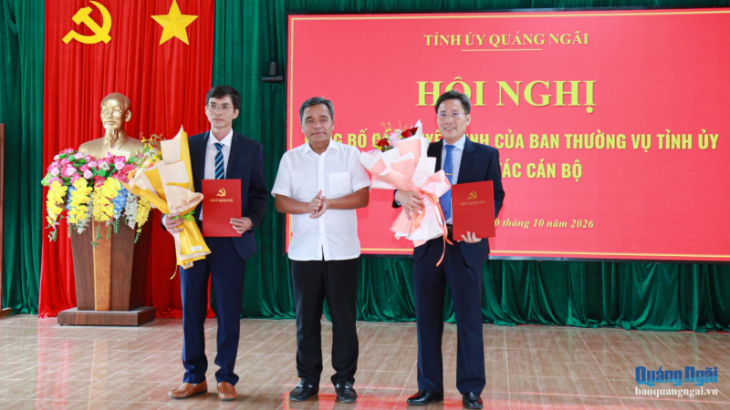 C&ocirc;ng bố quyết định về c&ocirc;ng t&aacute;c c&aacute;n bộ tại x&atilde; Đăk Mar