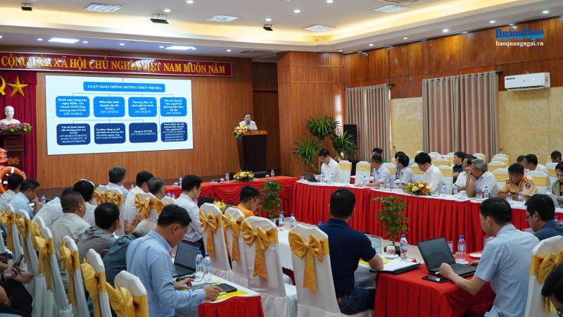 Phổ biến ph&aacute;p luật về an to&agrave;n giao th&ocirc;ng đường thủy nội địa